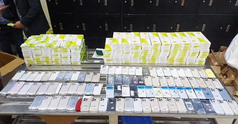 জব্দকৃত স্মার্টফোন